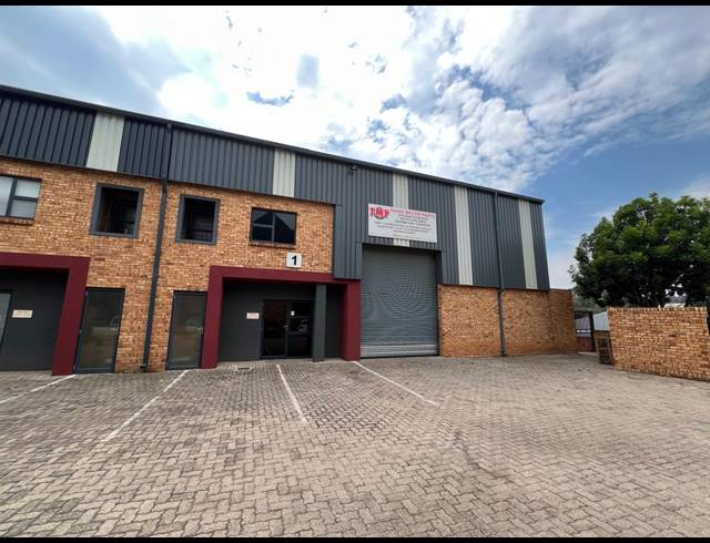 472M² WAREHOUSE TO LET IN LASER PARK